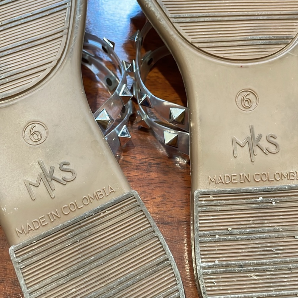 Makers Sandals- Size 6 - Picture 4 of 4